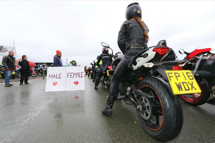 Il più grande incontro di motocicliste al mondo: 1.549 donne